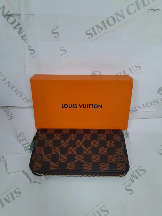 BOXED LOUIS VUITTON LEATHER PURSE