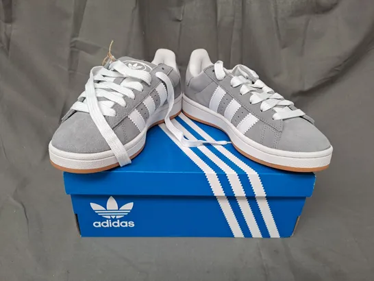 BOXED PAIR OF ADIDAS 00S J SHOES IN GREY UK SIZE 4.5