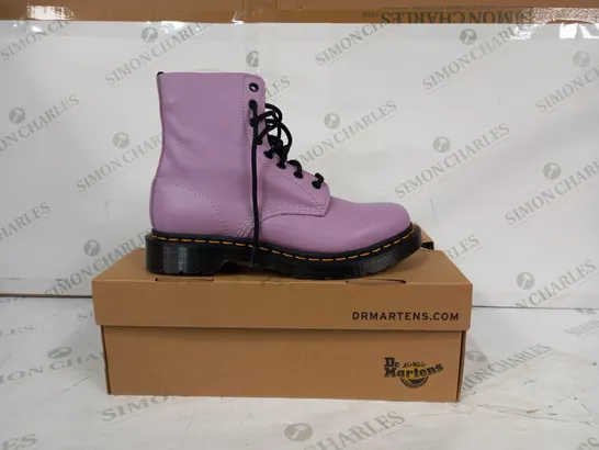 BOXED PAIR OF DR MARTENS 1460 PASCAL ANKLE BOOTS IN LILAC UK SIZE 6