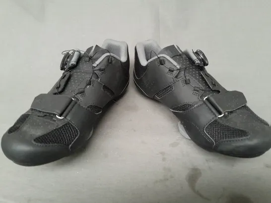 BOXED PAIR OF GIRO SAVIX II WOMEN'S CYCLING SHOES IN BLACK UK SIZE 5.5