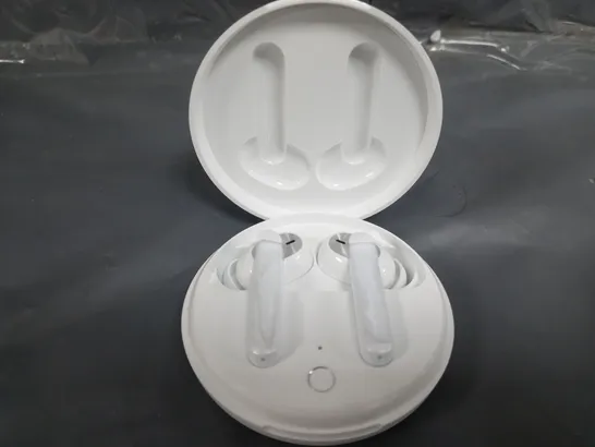 BOXED OPPO ENCO W31 EARBUDS IN WHITE