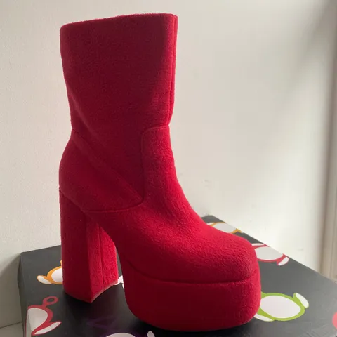 BOXED PAIR OF KOI RED HIGH HEELED BOOTS SIZE 6