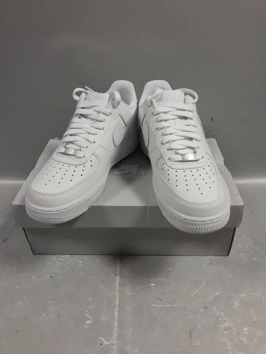 BOXED PAIR OF NIKE AIR FORCE 1 '07 TRAINERS IN WHITE - 8