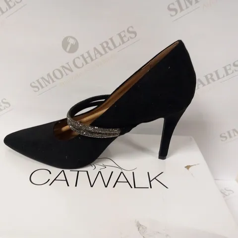 BOXED CATWALK SIZE 5.5