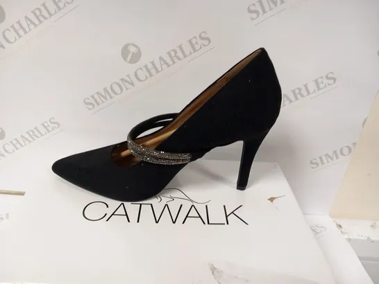 BOXED CATWALK SIZE 5.5