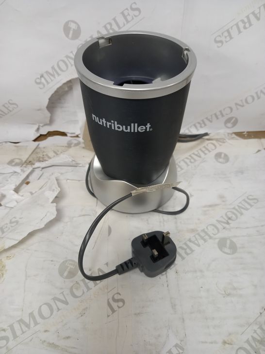 NUTRIBULLET 600 BLENDER 