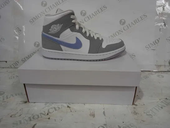 BOXED PAIR OF NIKE AIR JORDAN SHOES IN GREY/WHITE/BLUE UK SIZE 5