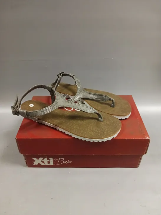 BOXED PAIR OF XTI BASIC OPEN TOE SANDLES - 4