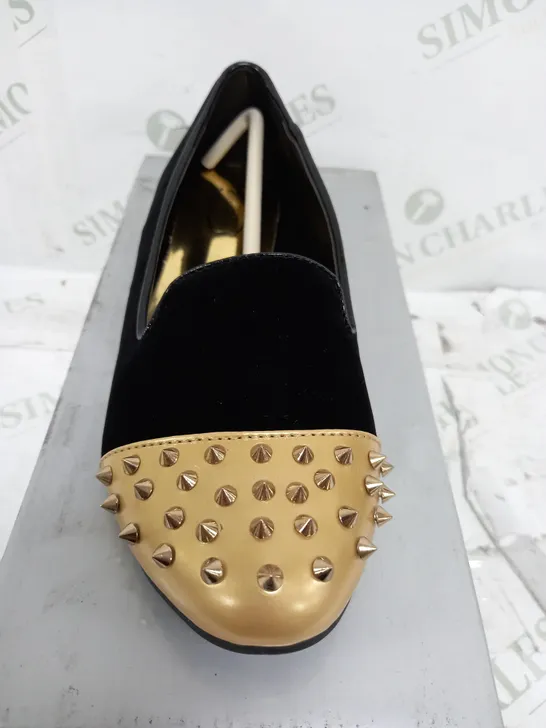 FLAT HEELED SPIKEY GOLD TOE VELVET SIZE 4