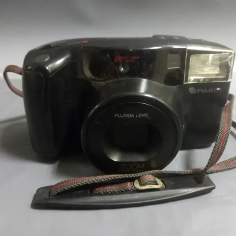 FUJI FZ-2000 ZOOM CAMERA