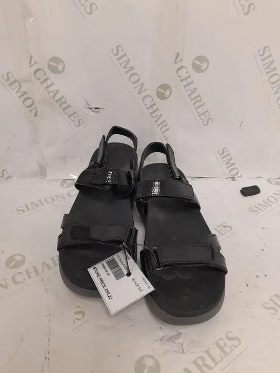 VIONIC BLACK STRAPPED SANDALS SIZE 6