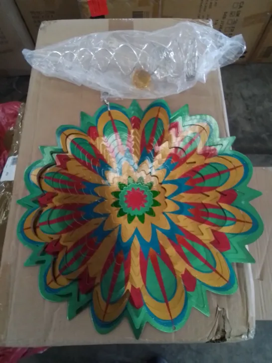 BOXED DECORATIVE WIND SPINNER 