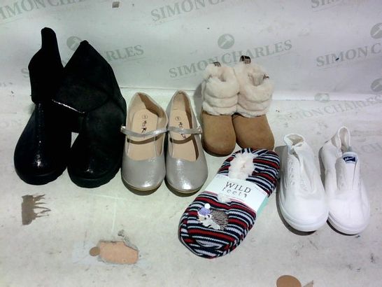PACK OF 5 PAIRS OF SHOES CONTAINING CHILD BOOTS (BROWN); FLUFFY SLIPPERS (37-42 EU); WHITE TRAINERS, BOOTS (BROWN, GLITTERY, SIZE 40 EU)