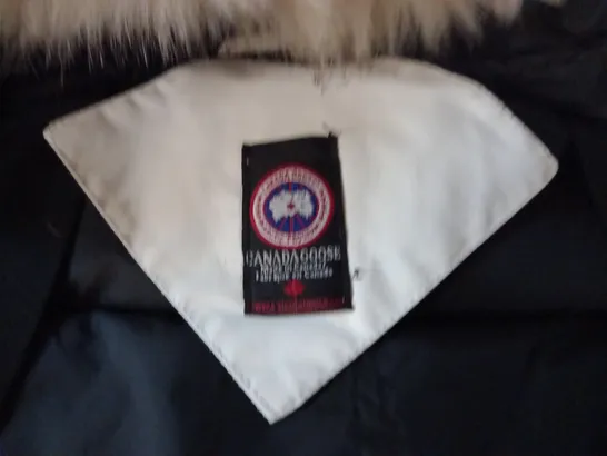 CANADA GOOSE WHITE PADDED COAT - SIZE UNSPECIFIED