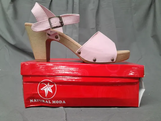 BOX OF APPROXIMATELY 10 BOXED PAIRS OF NATURAL MODA OPEN TOE BLOCK HEEL SANDALS IN PINK - VARIOUS SIZES