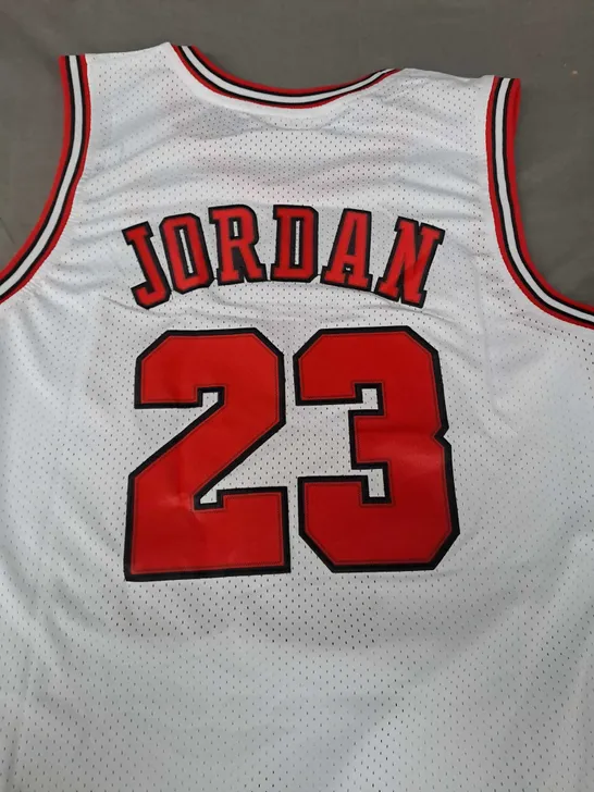 BULLS JERSEY WITH JORDAN PRINT ON BACK SIZE XXL 