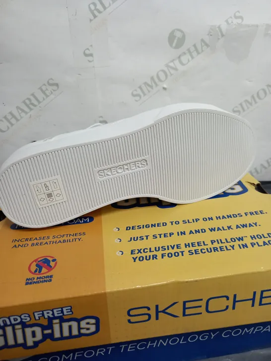 BOXED SKETCHERS SLIP IN WHITE TRAINERS - SIZE 4 