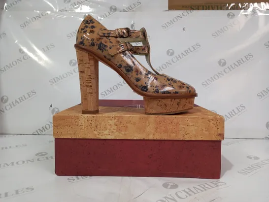 BOXED PAIR OF OPENING CEREMONY FLORAL CORK SOLE HIGH HEELS EU SIZE 39