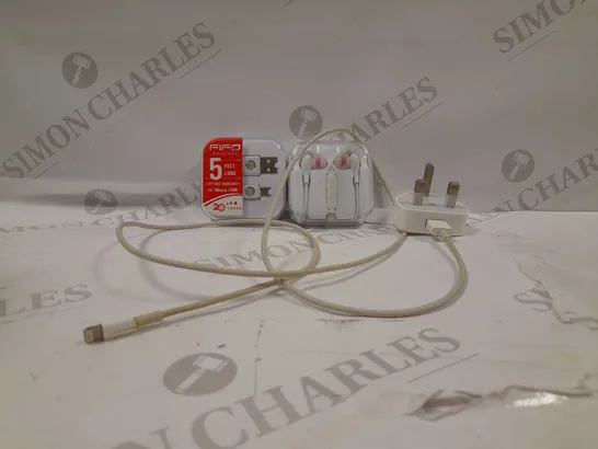 LOT OF APPROX 15 ASSORTED ITEMS TO INCLUDE-EARPHONES-USB CABLE-LIGHTNING CABLES