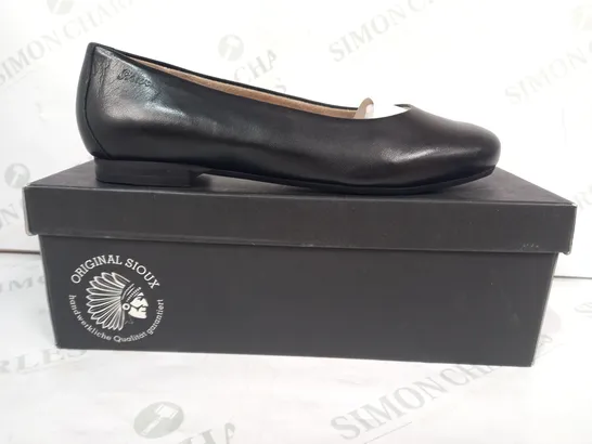 BOXED PAIR OF SIOUX HERMINA CLOSED TOE BALLET FLATS IN BLCK UK SIZE 6