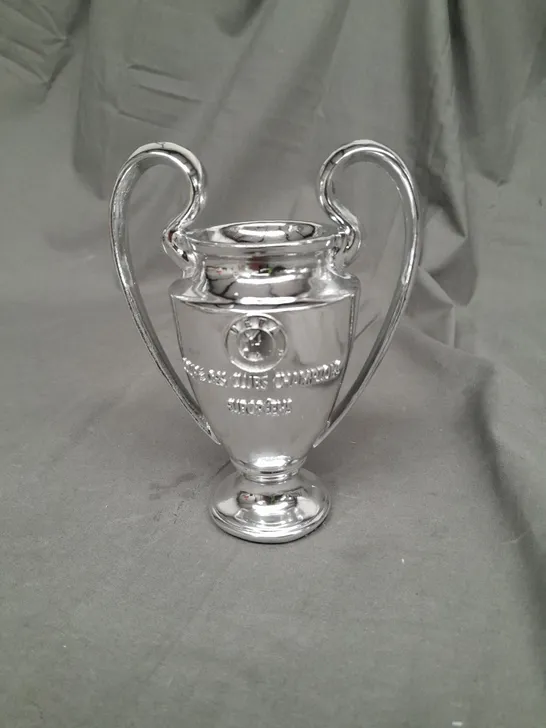 MINI REPLICA CHAMPIONS LEAGUE TROPHY