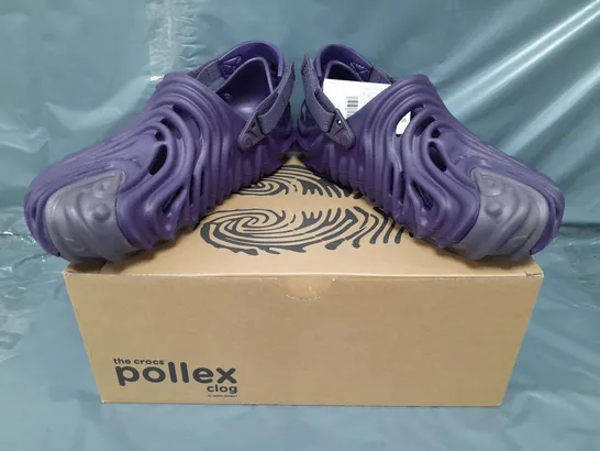 BOXED PAIR OF CROCS SALEHE BEMBURY POLLEX CLOGS IN PURPLE UK SIZE M9/W10