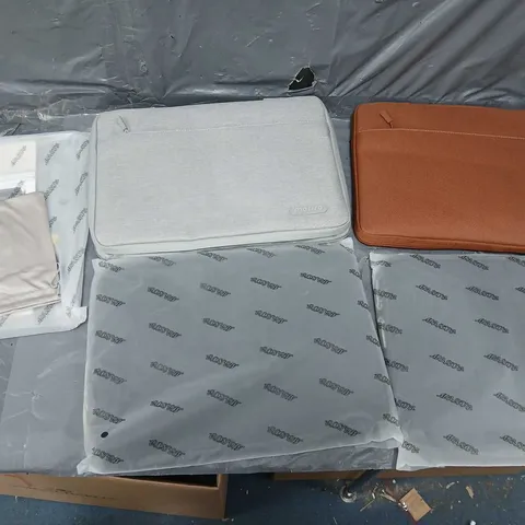 4 MOSISO ELECTRONIC CASE PACKS IN BROWN AND GREY 