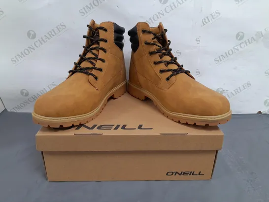 BOXED PAIR OF O'NEILL EL CAPITAN BOOTS IN TAN UK SIZE 9