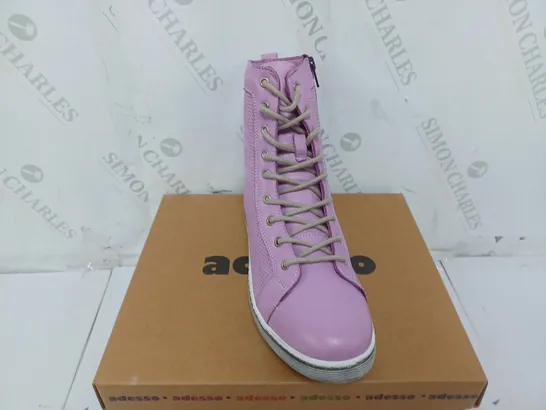 BOXED PAIR OF ADESSO BOOTS SIZE 7