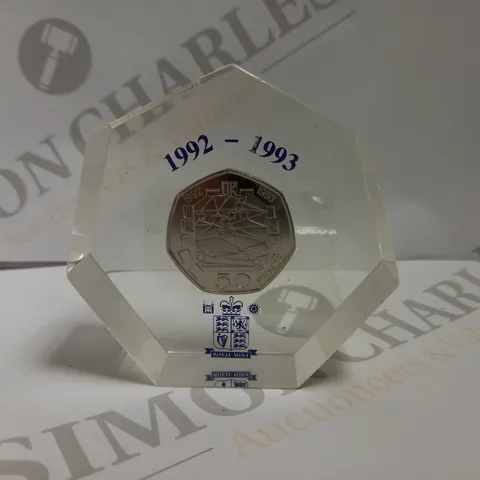 THE ROYAL MINT 1992-1993 COMMEMORATIVE 50P IN GLASS DISPLAY CASE