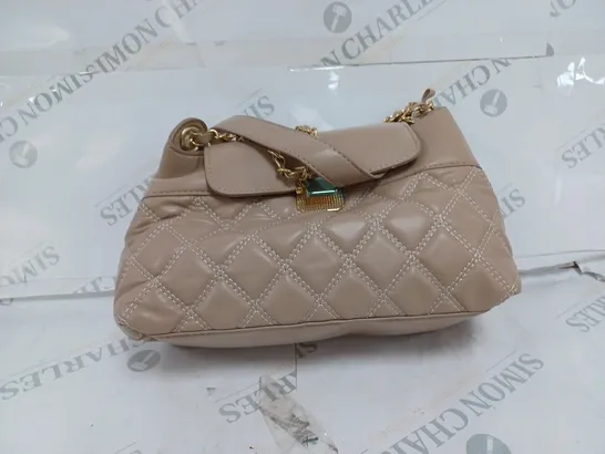 BAGGED QUILTED STRAPPED HANDBAG IN BEIGE 