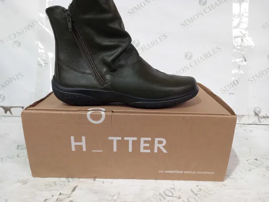 BOXED PAIR OF HOTTER WHISPER SIDE-ZIP ANKLE BOOTS IN GREEN UK SIZE 6