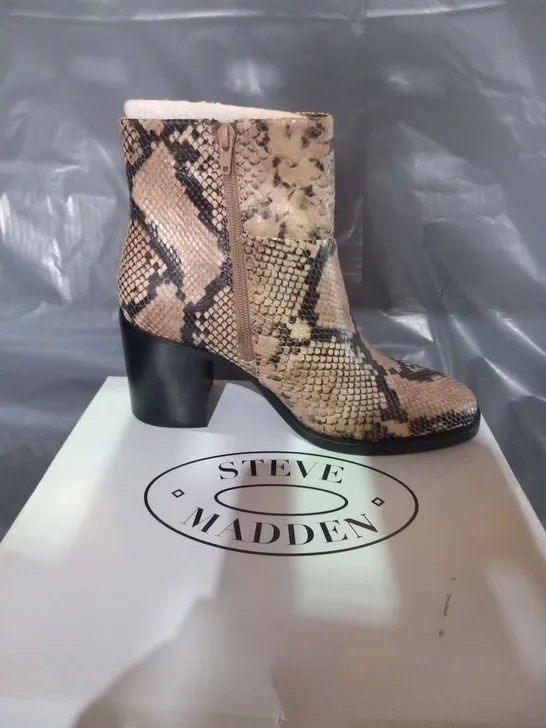 BOXED STEVE MADDEN TENLEY BEIGE COMBO ANKLE BOOTS SIZE 8