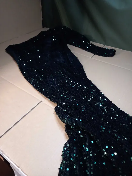 DESIGNER BLACK/EMERALD SEQUIN DETAILED STATEMENT OCCASION DRESS 