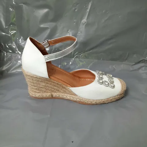 MODA IN PELLE WEDGE HEEL SANDALS WHITE SIZE EU 38