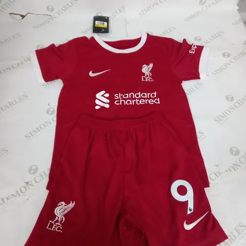 LIVERPOOL FC SHIRT AND SHORTS WITH DARWIN 9 SIZE 22