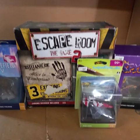 LOT OF 4 ASSORTED COMPUTER GAMED THEMED ITEMS TO INCLUDE ESCAPE ROOM GAME