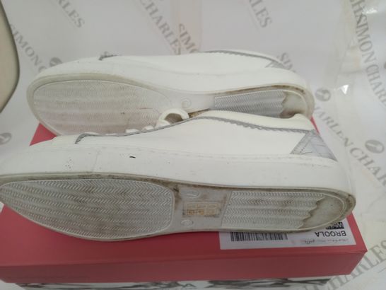 BOXED PAIR OF MODA IN PELLE SIZE 39EU WHITE LEATHER BROOLA TRAINER 