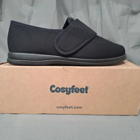 BOXED PAIR OF COSYFEET SLIPPERS IN BLACK UK SIZE 7