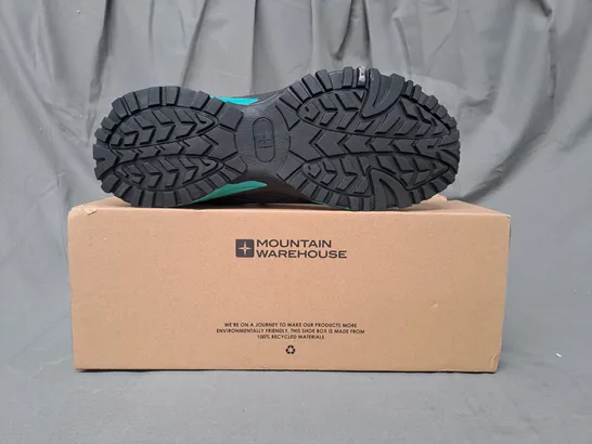 BOXED PAIR OF MOUNTAIN WAREHOUSE COLLIE WOMENS WATERPROOF RUNNING SHOES IN BLACK/CYAN UK SIZE 9