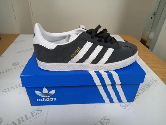 BOXED ADIDAS ORIGINAL GAZELLE TRAINERS SIZE 4    