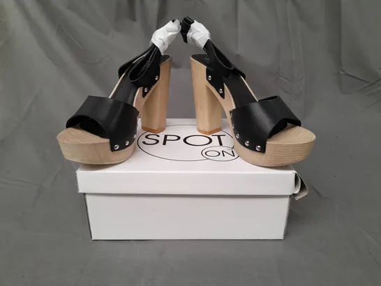 BOXED PAIR OF SPOT ON OPEN TOE HIGH BLOCK HEEL SANDALS IN BLACK SIZE 6