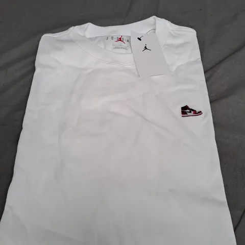 AIR JORDAN WHITE T-SHIRT WITH NIKE DUNK - LARGE