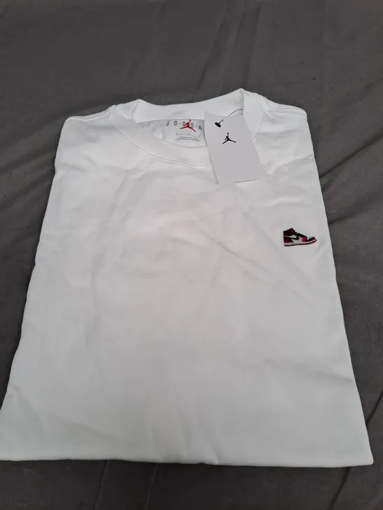 AIR JORDAN WHITE T-SHIRT WITH NIKE DUNK - LARGE