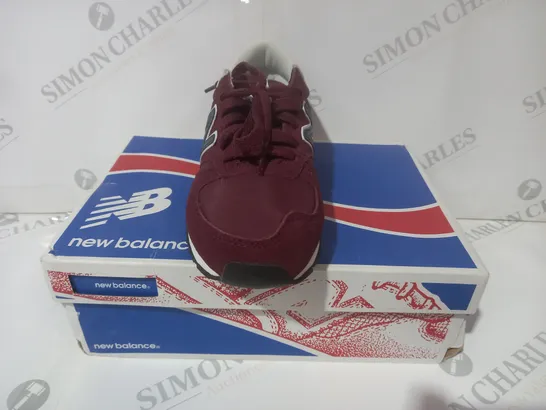 BOXED PAIR OF NEW BALANCE SHOES IN MAROON UK SIZE 4