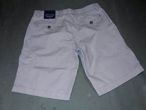 PAIR OF TOMMY HILFIGER BROOKLYN SHORTS IN NATURAL - W30