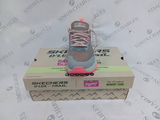 BOXED PAIR OF SKECHERS D'LUX TRAIL RELAXED FIT TRAINERS - 5