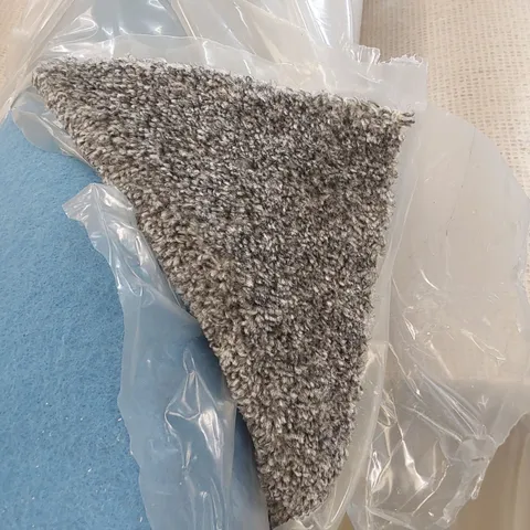 ROLL OF QUALITY STORMONT TWIST BLUE FELT HIGH CIFF CARPET // SIZE: APPROX 4 X 2.7m