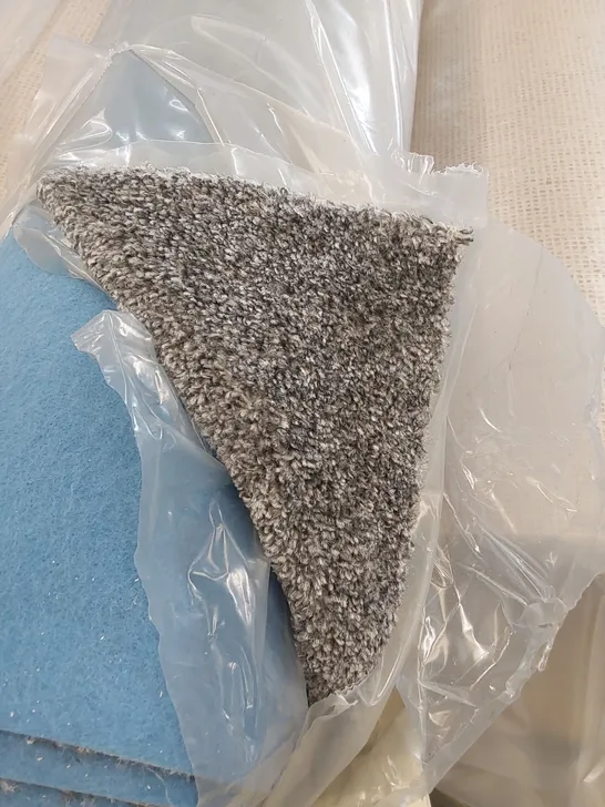 ROLL OF QUALITY STORMONT TWIST BLUE FELT HIGH CIFF CARPET // SIZE: APPROX 4 X 2.7m