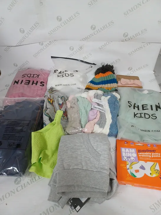 LOT OF ASSORTED KIDS CLOTHING ITEMS TO INCLUDE PYJAMAS, T-SHIRTS AND TROUSERS 